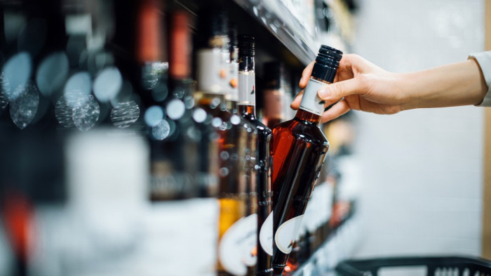 Research infographic on alcohol use disorder, treatment, and stigma reduction.