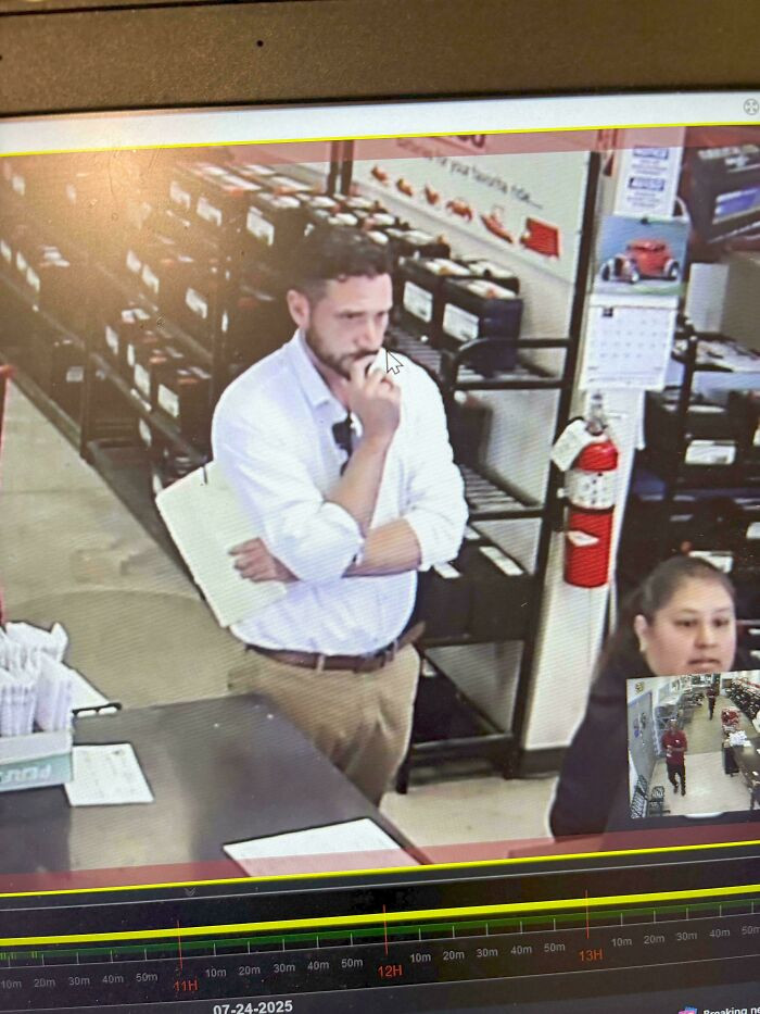 "My Friend Who Works In Loss Prevention Constantly Sends Me Videos Of Me Pretending To Know What I’m Doing"