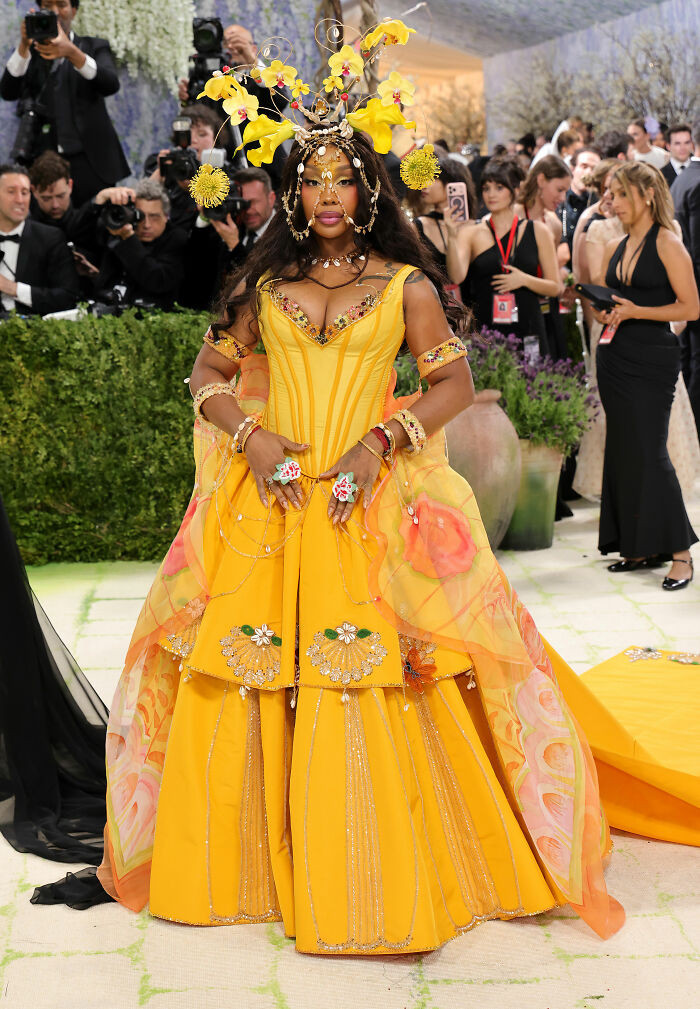 Jisoo at the 2026 Met Gala, dramatic ensemble showcasing wearable art