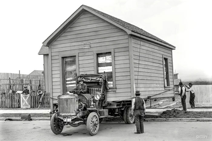 Moving A House In San Francisco, Us In 1919