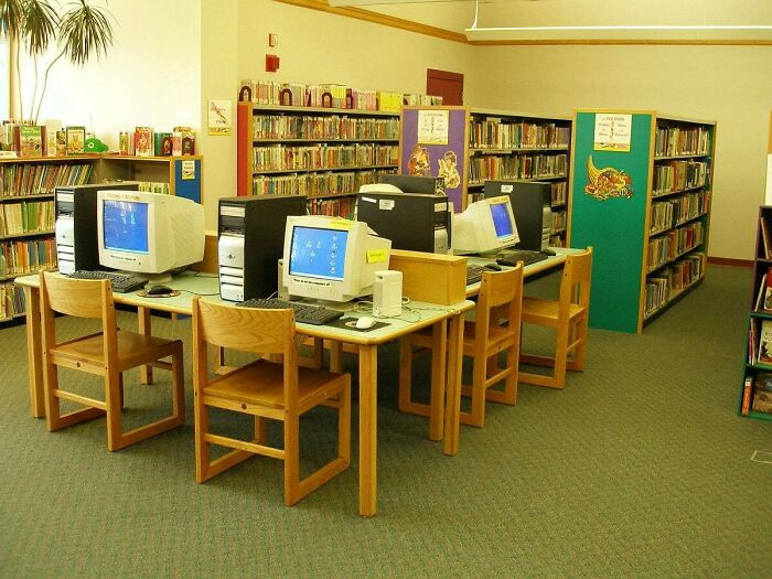 32. The computer section in a library back in 2006