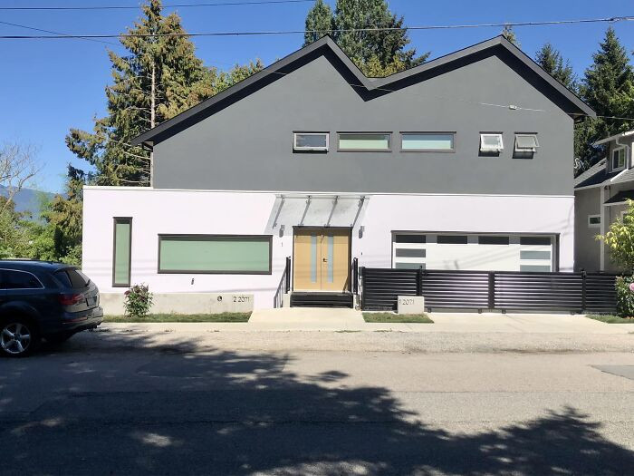 18. Spotted In Vancouver. Windows Look Funny. That’s Not Just Me, Right?