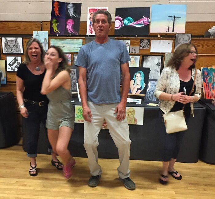 "Dad Never Fails To Fart During Family Photos"