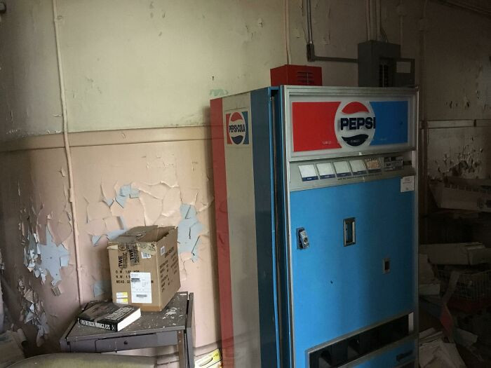 "Found An Old Pepsi Vending Machine"