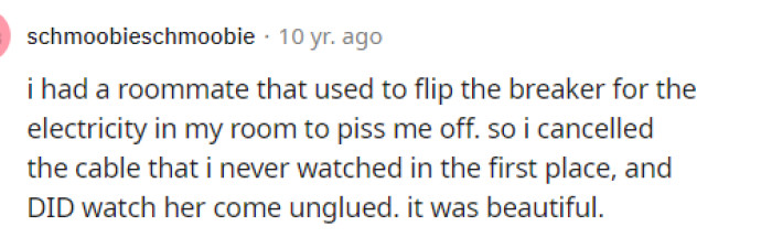 Some Redditors came to the comments to talk about how they have been in somewhat similar situations with roommates.