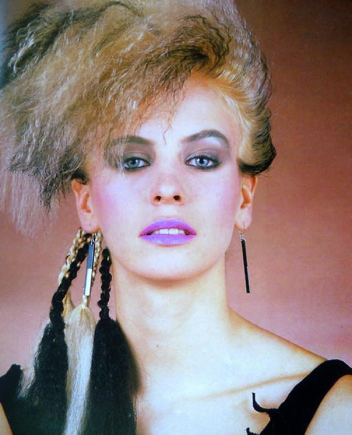 21. Hairspray Styles