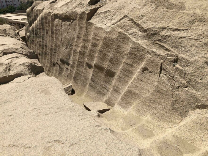 "The Unexplained Scoop Marks on 1,100 Tons of Granite"