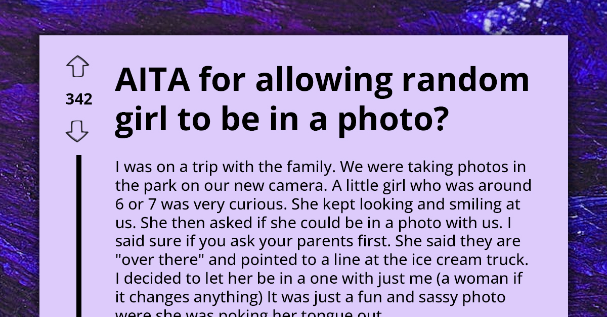 Woman Allows Random Child In Family Photo At Park, Faces Fury From Protective Parent For Being "Creepy"