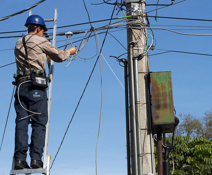 Electrician thought he could swing like Tarzan on the job.