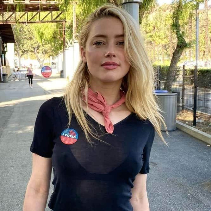 2. Amber Heard, aside from being an actress, is a humanitarian and social activist. Testifying at her infamous defamation trial in 2022 was her assistant Kate James, who said she was abusive—the actor would yell at her in the middle of the night over a phone call and text her offensive statements.