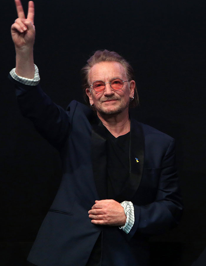 Bono - 5’5½” (166 cm)