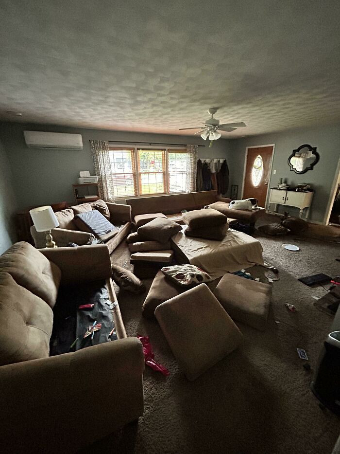 "Sister's Boyfriend Lost His Wallet Before Leaving To Go To His Mom's"