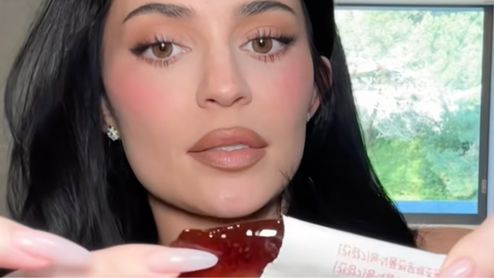 Kylie Jenner’s jelly weight loss product discussed online, fans debate appetite suppressant claims.