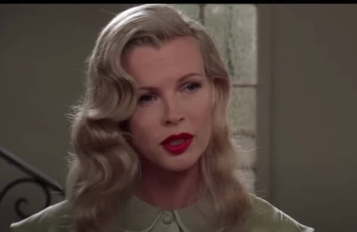Kim Basinger became well-known in Hollywood as a result of her exceptional performances as a femme fatale in the 1980s and 1990s