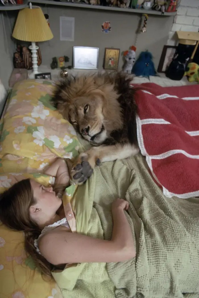3. Melanie Griffith actually grew up with pet lions, including a furry friend named Neil, with whom she cuddled in bed.
