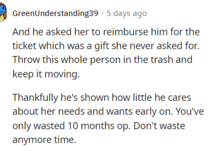 People began discussing the rest of the situation and how it seems that her boyfriend was actually being somewhat inconsiderate towards her regarding the birthday gifts he got her.