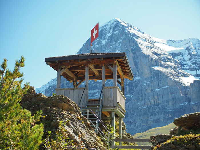 17. In Switzerland, there is a phone conversation routine: