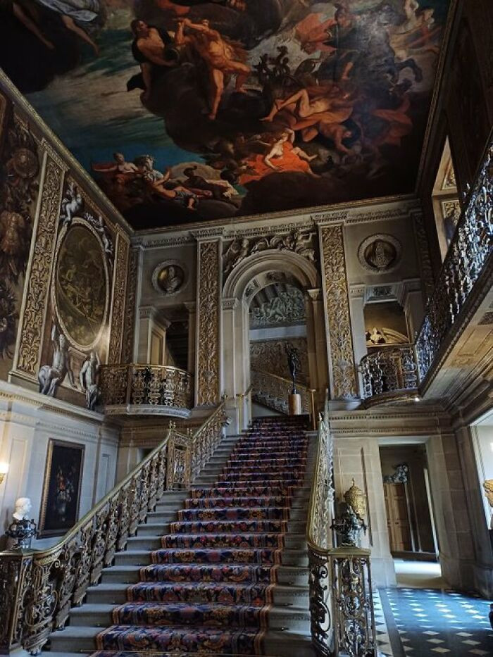 "Chatsworth House In Derbyshire, England"