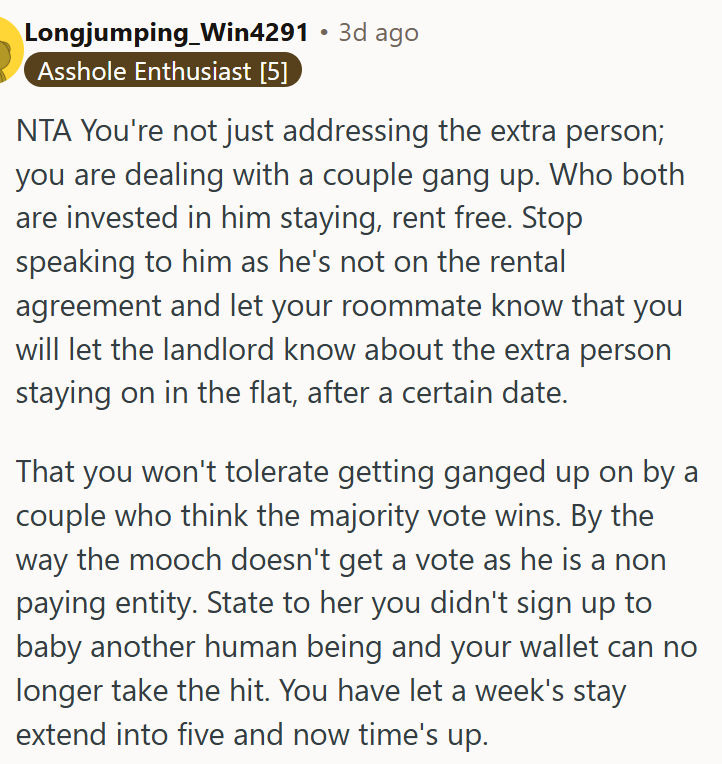 OP should let her roommate know that she will inform the landlord about the extra person.