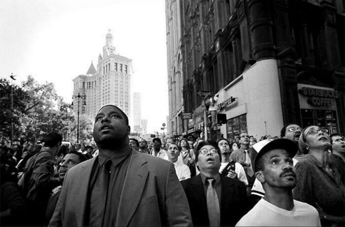"Faces Of Passersby Upon Seeing The 9/11 Incident"
