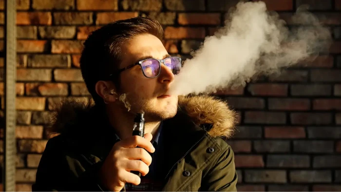 Traveler signage and vaping restriction notices, showing strict e-cigarette laws in Mexico and India