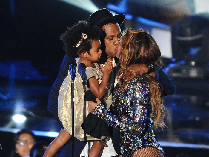 Celebs also enjoy PDA