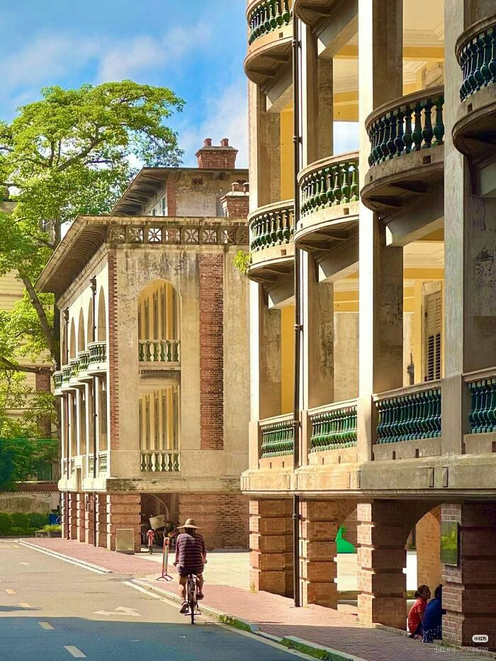 "Any Fans Of Chinese Cantonese Architecture?"