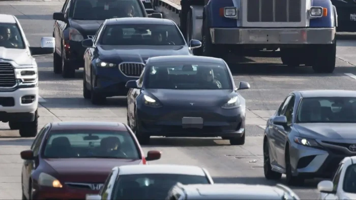 Courthouse steps with official notice, referencing penalties and license surrender legislation.