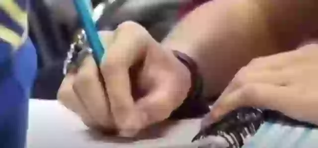 People were quick to point out how the singer holds her pen while writing