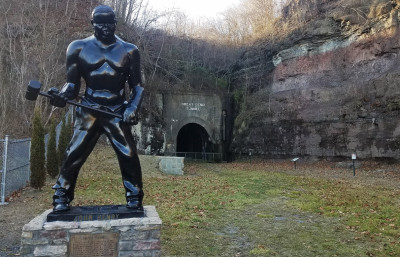 John Henry: The Man Who Raced a Machine and Won