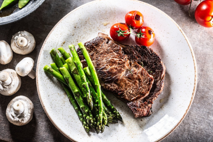 Nurse discussing signs of excessive protein intake and balanced nutrition.