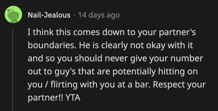 OP should have apologized when her boyfriend expressed his discomfort over her giving out her phone number. Doubling down and finding an excuse isn't helping her innocent plea.