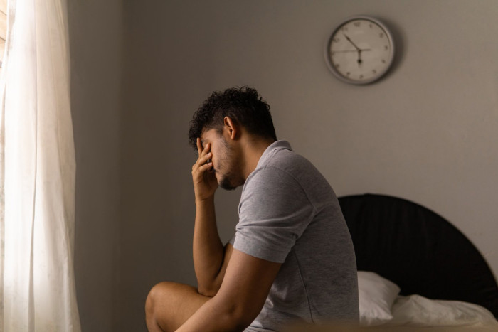 Doctor discussing sundowning dementia symptoms, nighttime behaviors, and daily timing.
