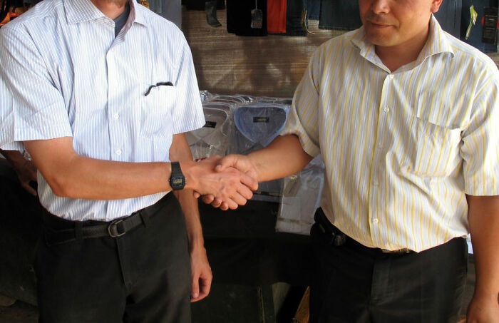 30. Sales - The trick about helping the customer.