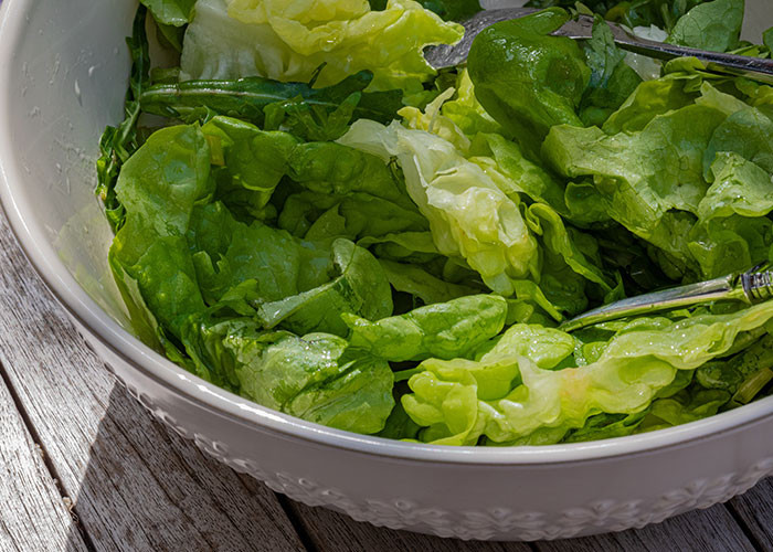 2. Uncut lettuce in salads. For the love of all that's good, just cut the damn leaves so they fit on the fork and into my mouth without getting dressing everywhere.