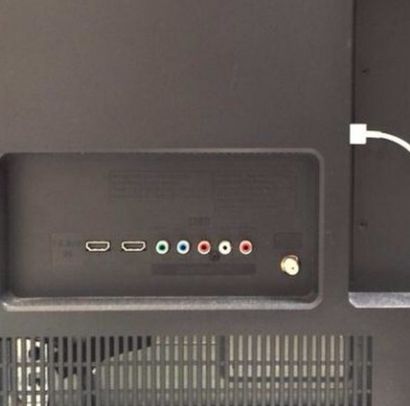 11. Don't fight with other passengers for outlets.