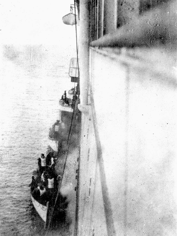 9. Survivors from the Titanic boarding the Carpathia in 1912.