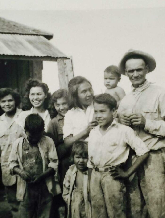 "1930s? My Full-Blood Choctaw Great Grandmother (Pictured Here Holding Baby) And Her 7 Children"