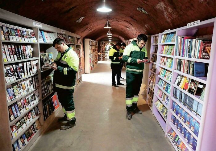 "Turkish Garbage Collectors Open A Library With All Of The Books Citizens Discard In Their Trash"