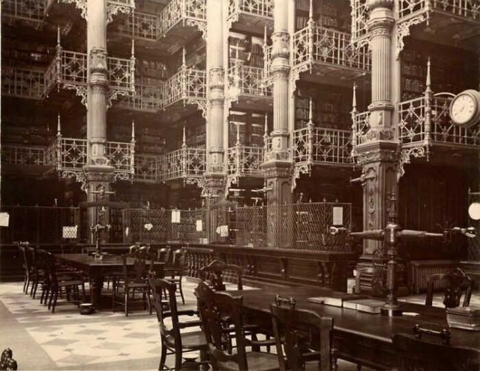9. The Old Detroit Library was built in 1865 and demolished in 1931.