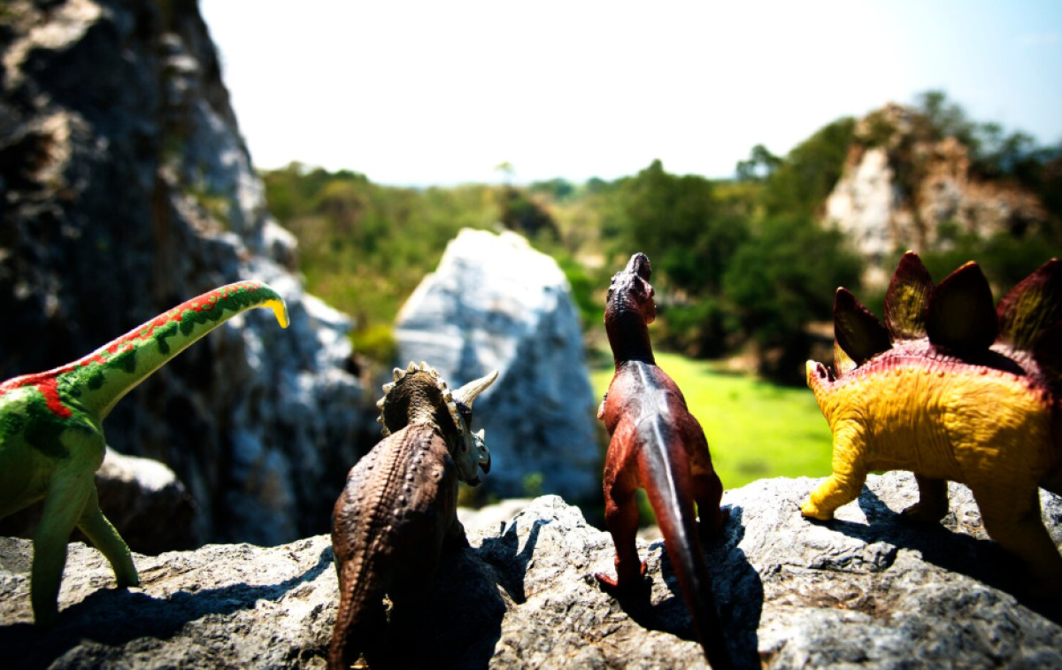 Fun Facts About Dinosaurs: The One on Your Windowsill