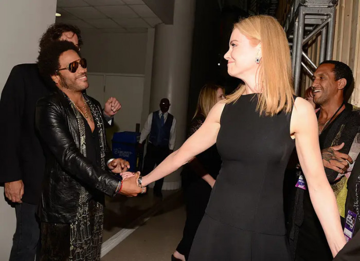 15. In 2002, Nicole Kidman dated her then-landlord, Lenny Kravitz