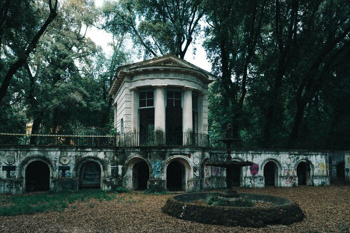 A Villa In Rome