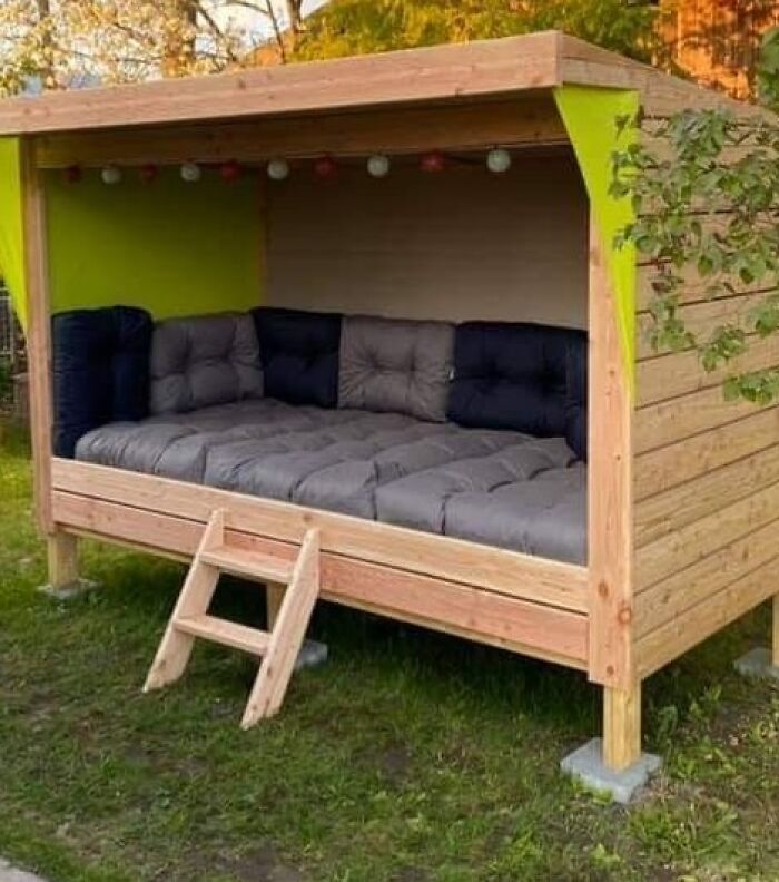 This is the perfect summer corner