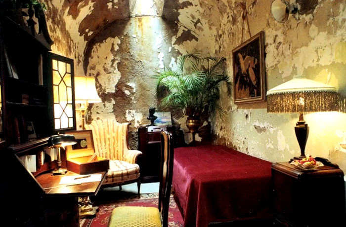Al Capone's Prison Cell In Eastern State Penitentiary, Pennsylvania