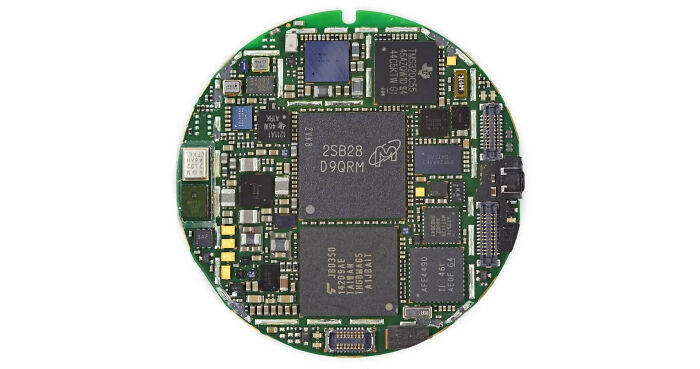 "The Motherboard Of The Moto 360 Smartwatch"