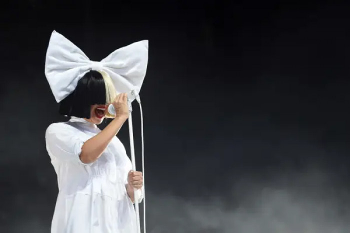 15. Sia