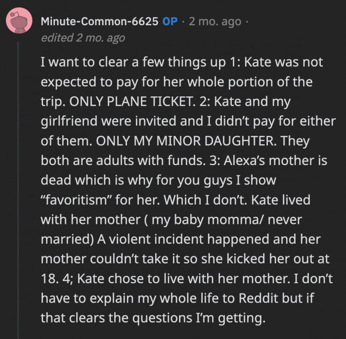 OP added a few more details after he got a lot of similar questions and a ton of people saying he favors one daughter over the other