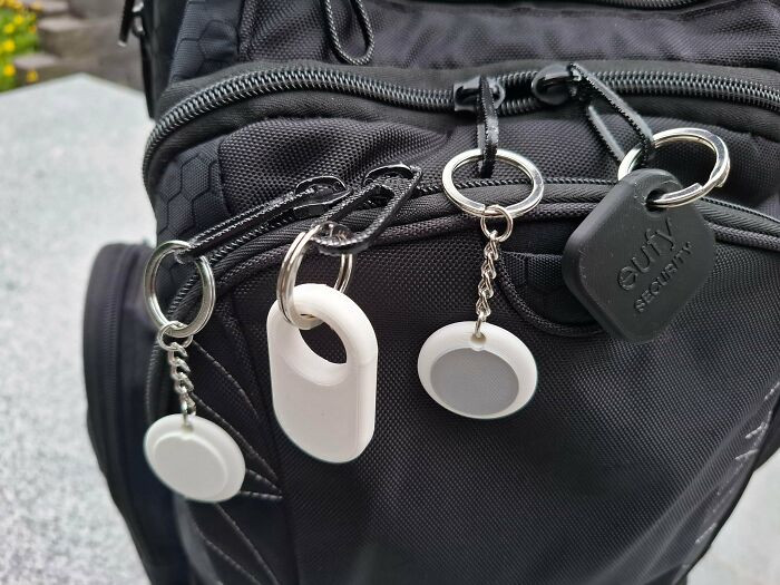 "3D Printed Anti-Theft Fake Bluetooth Trackers"