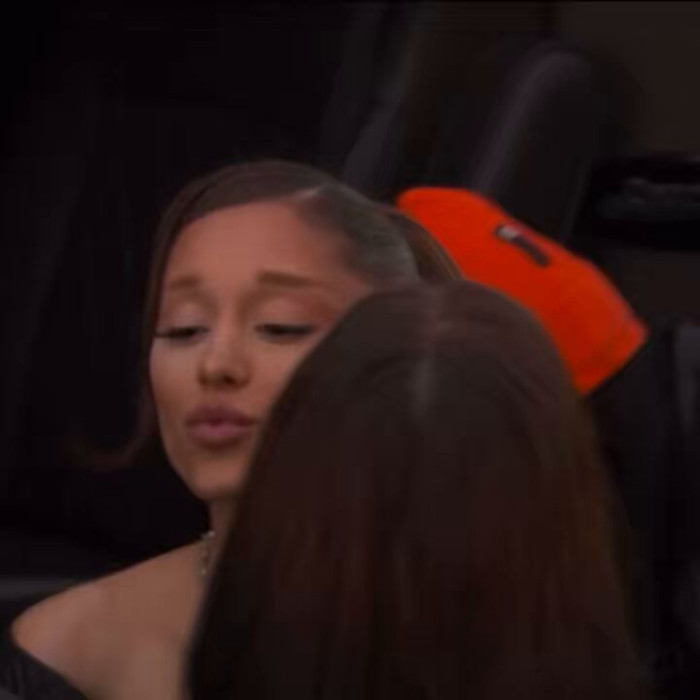 Ariana Grande 'leaves Glinda' behind